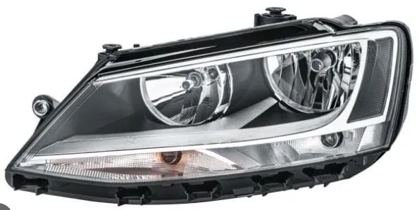 Ön Far Sol Motoru Uzerınde Siyah Volkswagen Jetta